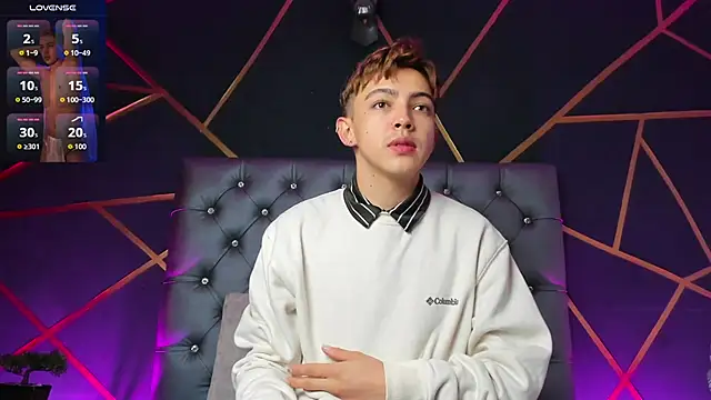 Lian Miller1  online show from November 17, 12:11 pm