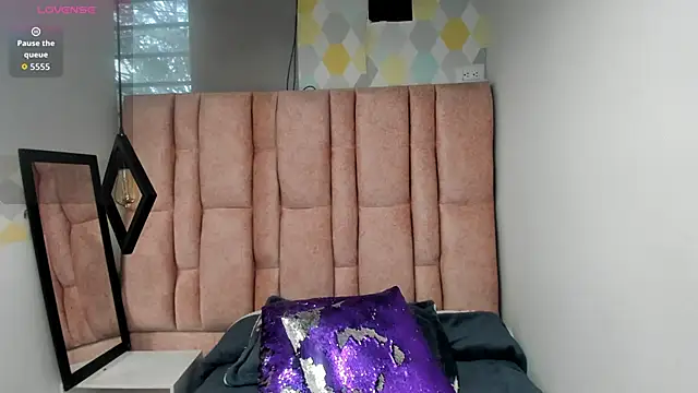 Issa Milf   online show from March 21, 1:26 pm