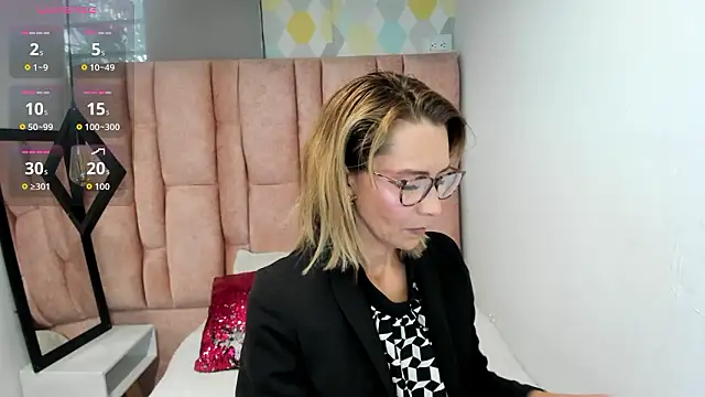 Issa Milf   online show from March 26, 1:17 pm