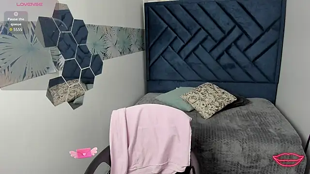 Valery More   online show from February 5, 1:05 pm