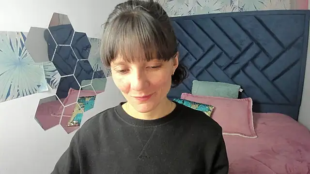 Valery More   online show from February 22, 12:15 pm