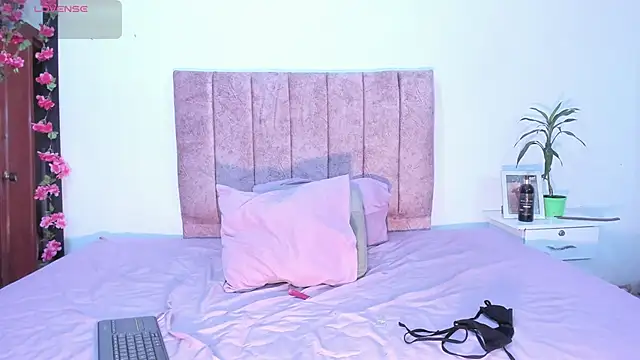 Mila 1wood online show from February 8, 12:41 pm