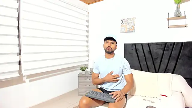 Taylormaccurdy  online show from October 6, 2:47 pm