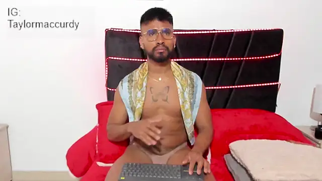 Taylormaccurdy  online show from December 2, 2:23 pm