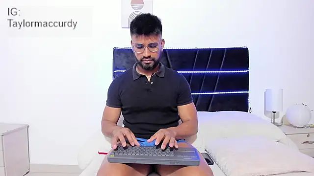 Taylormaccurdy  online show from January 7, 2:08 pm