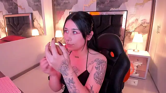 SusanVilla online show from March 5, 7:43 pm