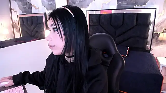 SusanVilla online show from April 16, 7:47 pm