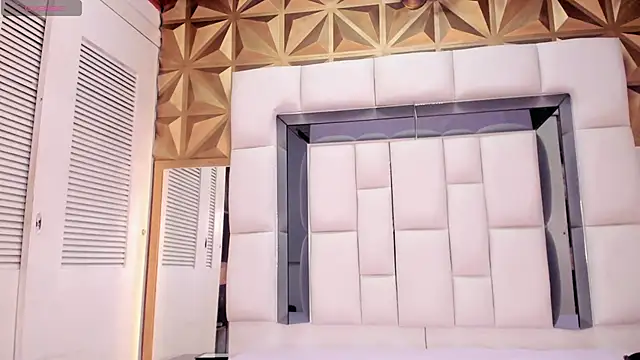 violet milleer online show from October 23, 7:01 pm