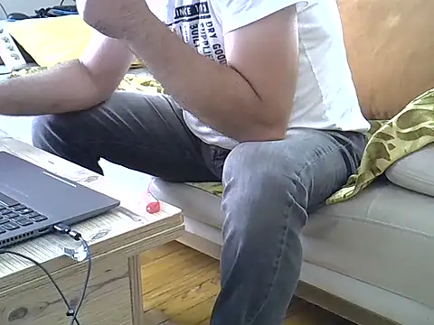 Snapshot of Amigo350535 chatting on June 27, 12:33 pm Amigo350535 online show from June 27, 12:33 pm