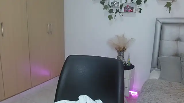 mia star 2 online show from April 22, 10:06 am