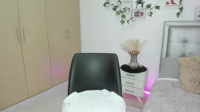 Snapshot of mia_star_2 chatting on July 1, 11:23 am mia star 2 online show from July 1, 11:23 am