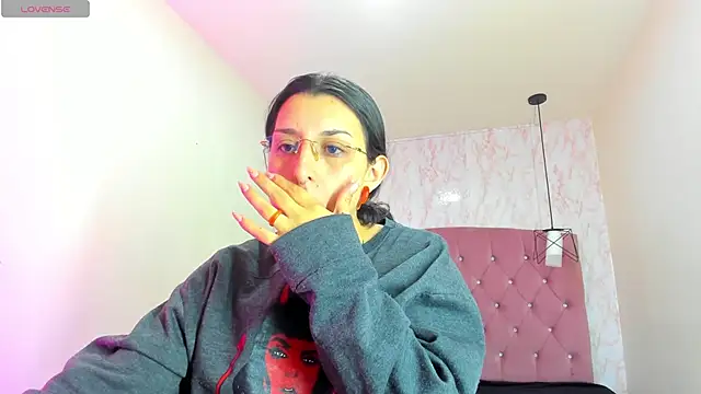 Iris  77 online show from November 14, 7:34 pm