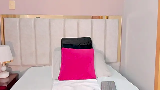 AriadnaHolt online show from December 14, 3:17 pm