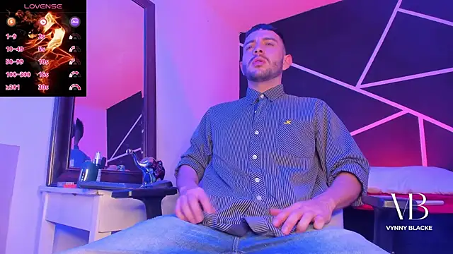 VynnyBlacke  online show from October 29, 8:10 pm