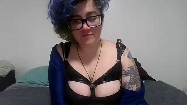 Snapshot of daniak90 chatting on October 3, 8:33 am daniak90 online show from October 3, 8:33 am