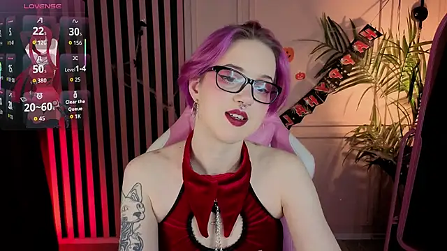 luna son online show from October 28, 1:58 pm