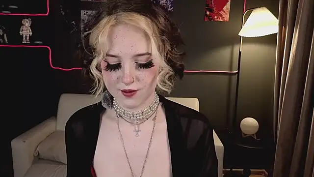 luna son online show from April 14, 10:16 pm