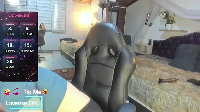 sophialyh 1 online show from April 15, 1:18 pm