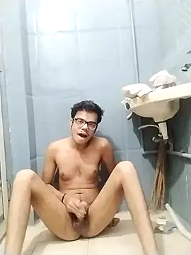 sexybobby13 online show from February 19, 8:32 am