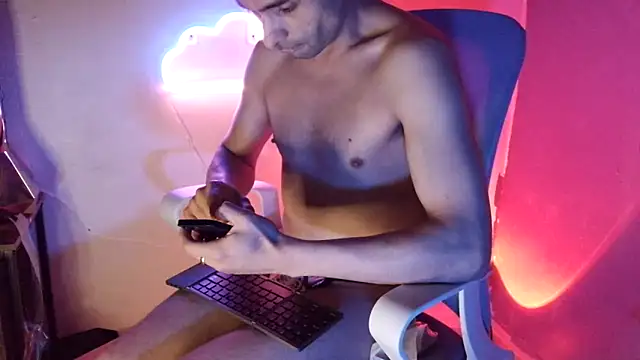 highinhtxx online show from April 7, 6:36 am