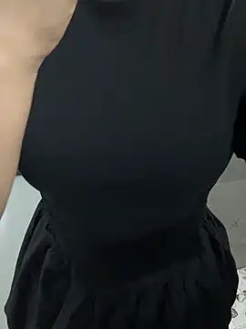 lee ly online show from November 18, 2:43 pm