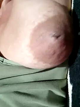 Hotmommax online show from November 2, 6:21 pm