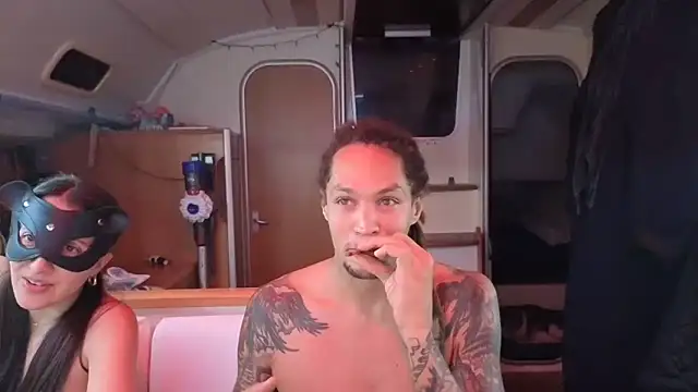 Snapshot of Monk_and_Mia chatting on December 5, 5:16 am Monk and Mia online show from December 5, 5:16 am