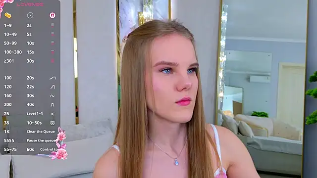 Lili Lohan online show from November 16, 5:29 pm