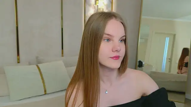 Snapshot of Lili_Lohan chatting on July 12, 5:09 am Lili Lohan online show from July 12, 5:09 am