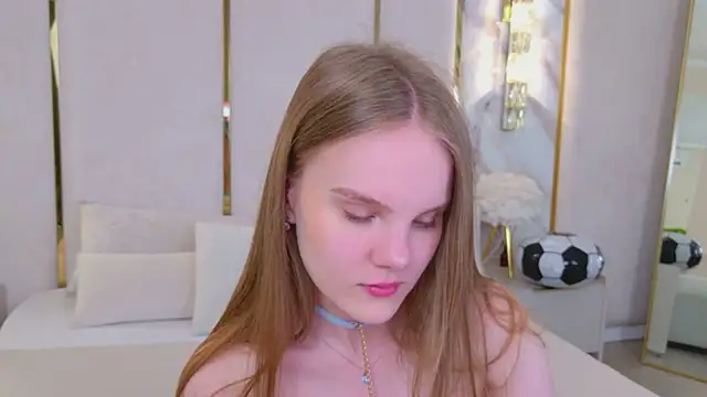 Snapshot of Lili_Lohan chatting on July 17, 5:03 am Lili Lohan online show from July 17, 5:03 am