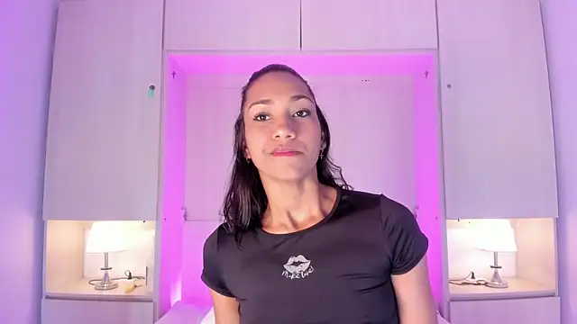 Snapshot of AnahiCollins chatting on June 14, 11:45 am AnahiCollins online show from June 14, 11:45 am
