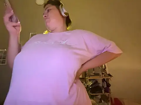 Snapshot of red_mini_fox chatting on October 3, 8:28 pm red mini fox online show from October 3, 8:28 pm