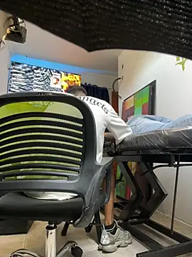 Valentino-elTuyo online show from February 5, 4:33 pm