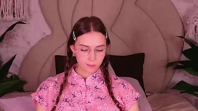 OliviaLay online show from January 15, 12:43 pm