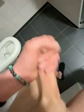 heet1998 online show from April 12, 4:34 pm