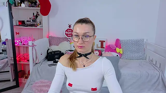 MysticRoxanne online show from December 2, 8:30 am