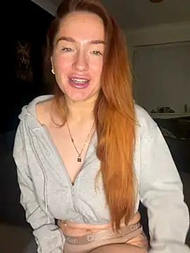 Snapshot of Cherry-L-28 chatting on December 4, 8:28 pm Cherry-L-28 online show from December 4, 8:28 pm