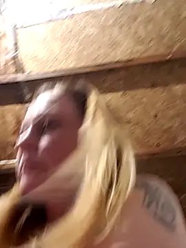 Queen2454 online show from March 6, 9:39 am