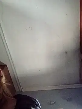 Queen2454 online show from April 1, 4:59 pm