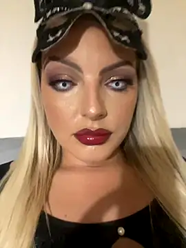 Snapshot of Diamondxoxx chatting on October 31, 8:10 pm Diamondxoxx online show from October 31, 8:10 pm