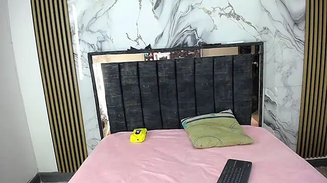 Snapshot of genesis_and_alex chatting on February 24, 1:09 pm genesis and alex online show from February 24, 1:09 pm