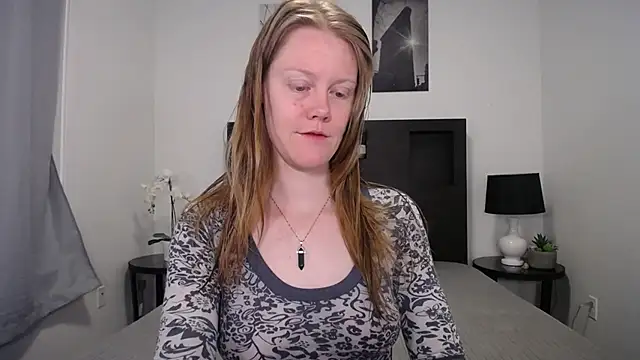 Snapshot of naughtyfox89 chatting on February 14, 1:02 am naughtyfox89 online show from February 14, 1:02 am