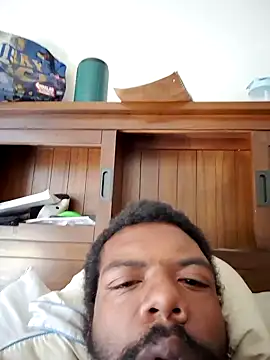 Snapshot of MrBigDickShow chatting on October 27, 4:33 pm MrBigDickShow online show from October 27, 4:33 pm