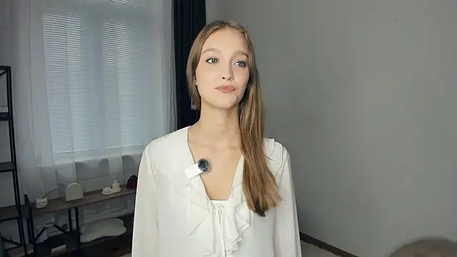 Snapshot of SerrenaAa chatting on October 7, 8:22 am SerrenaAa online show from October 7, 8:22 am