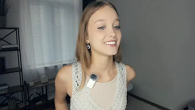 Snapshot of SerrenaAa chatting on October 16, 8:37 am SerrenaAa online show from October 16, 8:37 am