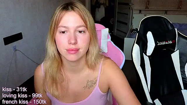 stefany and bettany online show from October 4, 12:58 pm