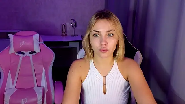 stefany and bettany online show from November 12, 2:06 pm