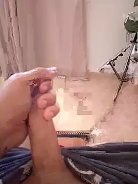 Snapshot of eroer20 chatting on October 3, 2:47 pm eroer20 online show from October 3, 2:47 pm