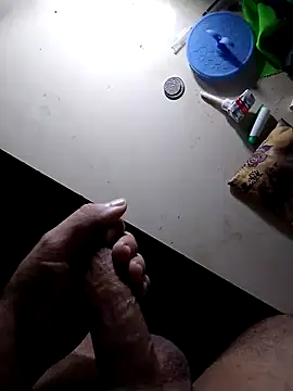 Snapshot of eroer20 chatting on October 5, 6:39 pm eroer20 online show from October 5, 6:39 pm