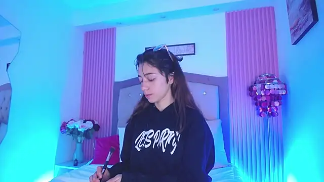 MarinetteLux online show from April 16, 8:09 pm